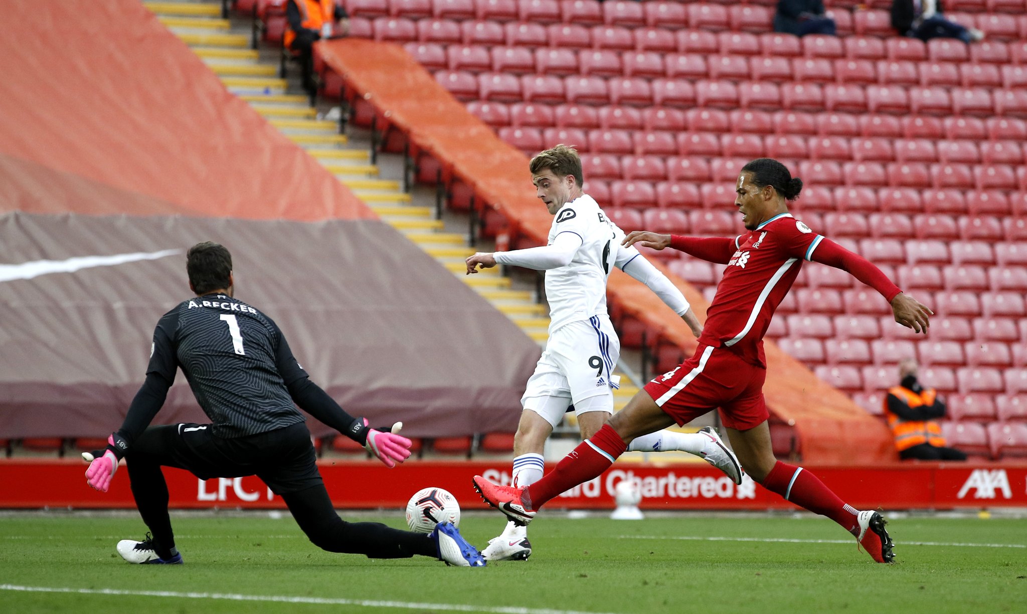 与胜利擦肩 与胜利擦肩